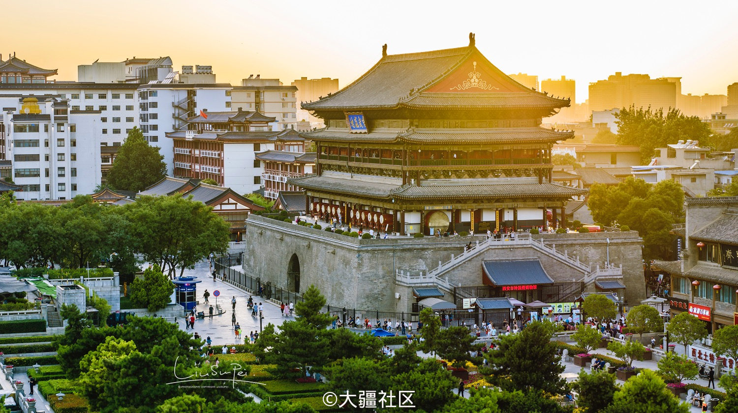 无人机视角下的【西安钟楼鼓楼】