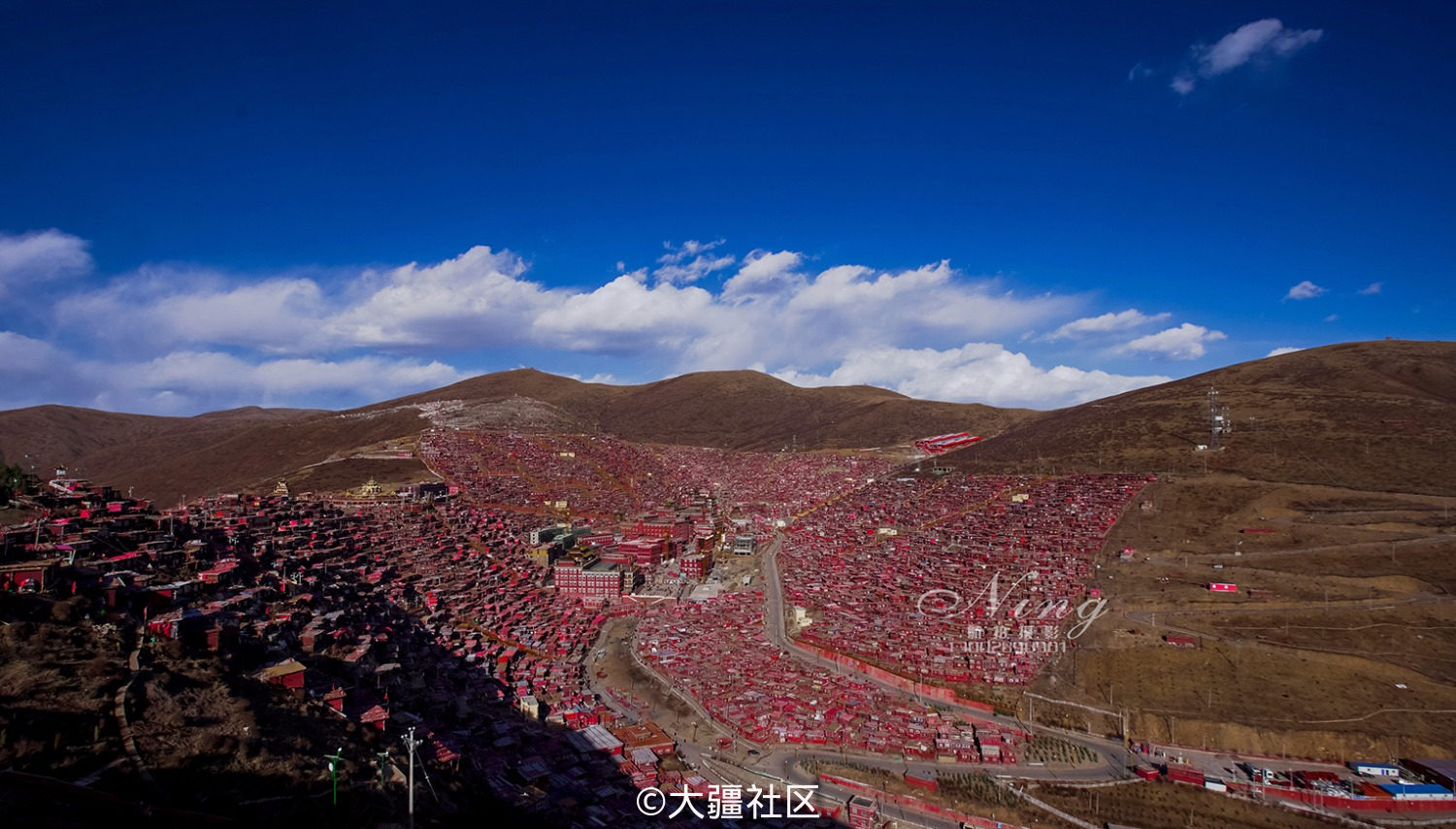 色达佛学院全景